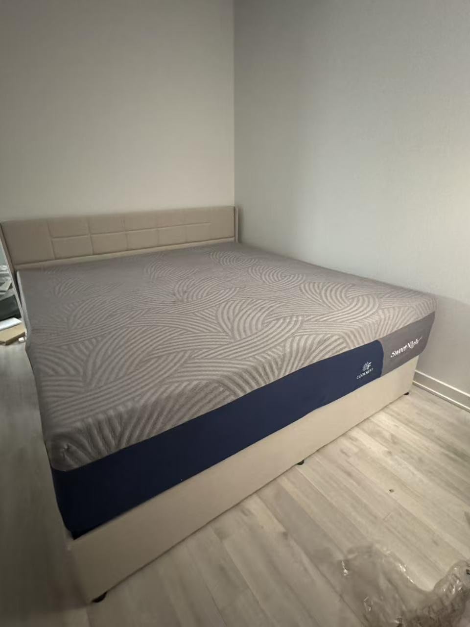 Sweetnight CoolNest 16 inch King Mattress, Cooling Memory Foam Mattress | Cool Night Sleep, 5-Zone Ergo Support for Pressure Relief, Enhanced Breathability, Medium Feel, CertiPUR-US Certified customer photo 1