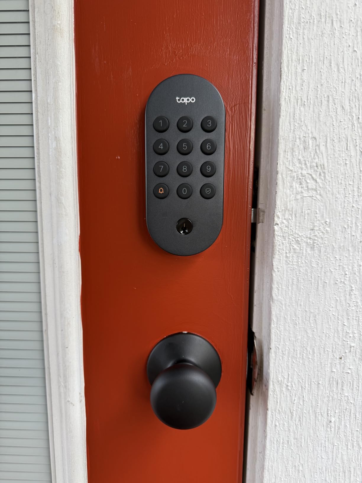 Tapo Smart Wi-Fi Deadbolt Door Lock, Keyless Tactile Buttons, DL100, Customized Access with in-App Monitoring, Auto-Lock, IP54 Weatherproof, BHMA Grade 3, Compatible with Standard Door Sizes customer photo 1