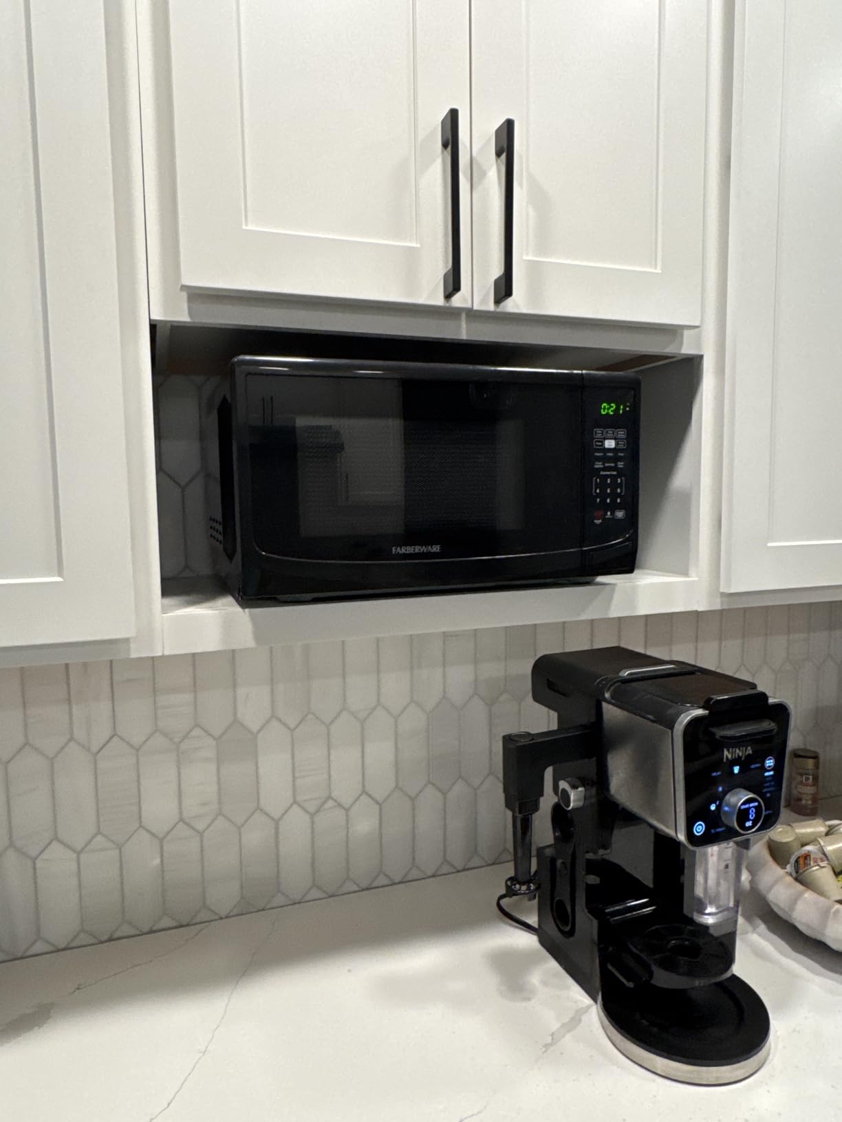 TOSHIBA Countertop Microwave Oven, 0.7 Cu.Ft, 700W, Black | with ChefDefrost, 11 Power Levels, Sound On/Off, Eco Mode, 6 Auto Menus, Child Lock, Compact Design, for Apartment & Dorm customer photo 1