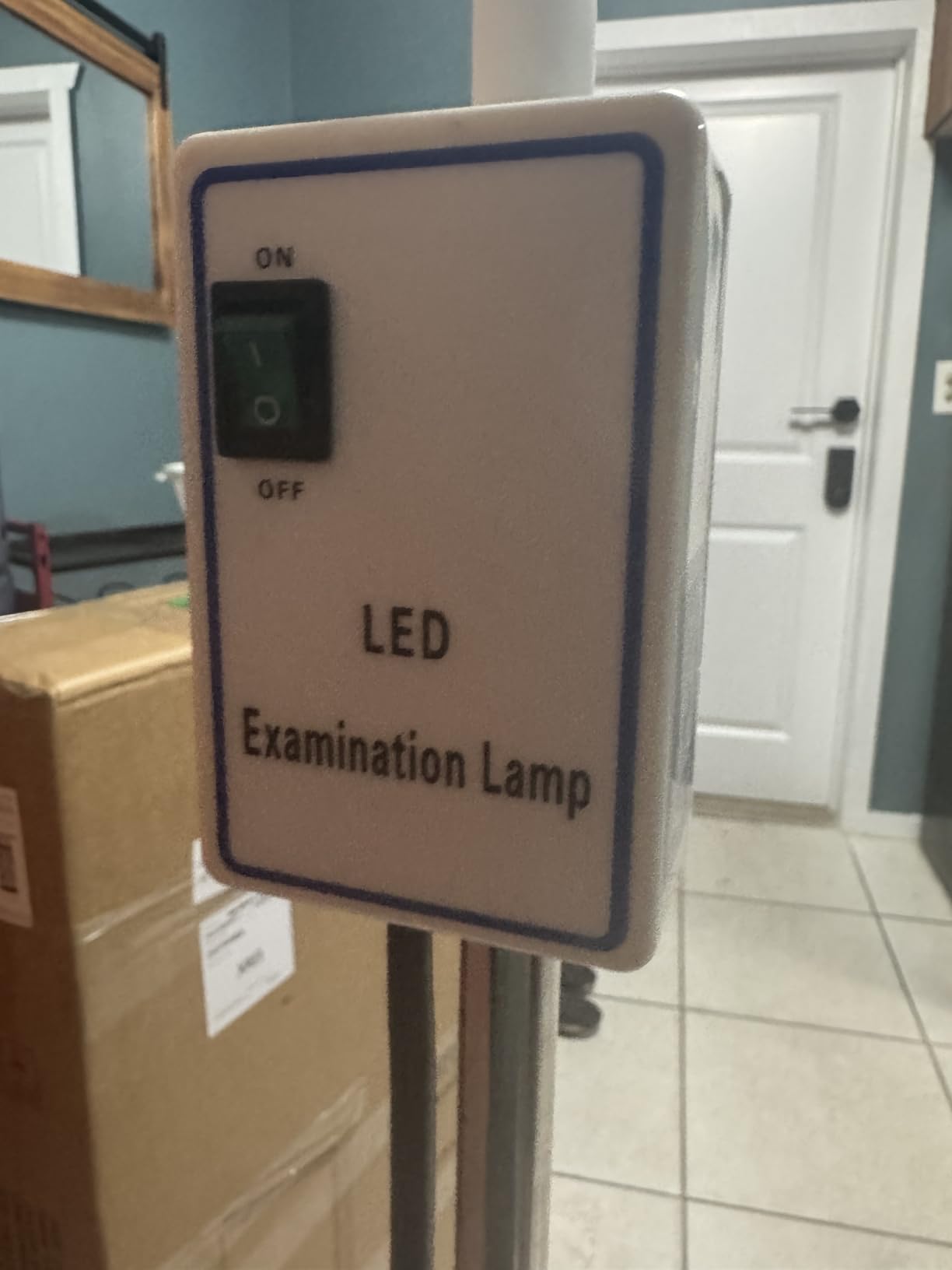 21W LED Medical Exam Lamp Surgical Examination Light with 360° Adjustable Illumination, Floor Stand Type Dental-Oral & Gynaecology Outpatient Cold Light Lamp for Clinical Examinations customer photo 2