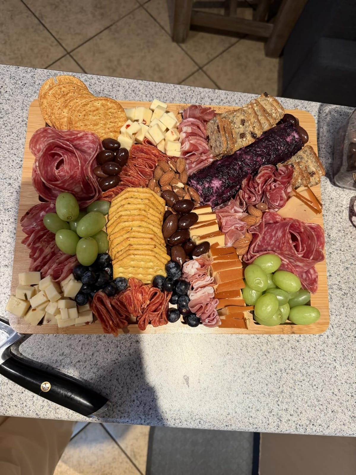 CAWIU Large Charcuterie Board with Lid, Portable Cheese Board & Snack Tray | Bamboo Serving Boards with 4 Cheese Knife Set for Travel, Outdoor, Picnics, House Warming Gift (6 Compartment, White) customer photo 1