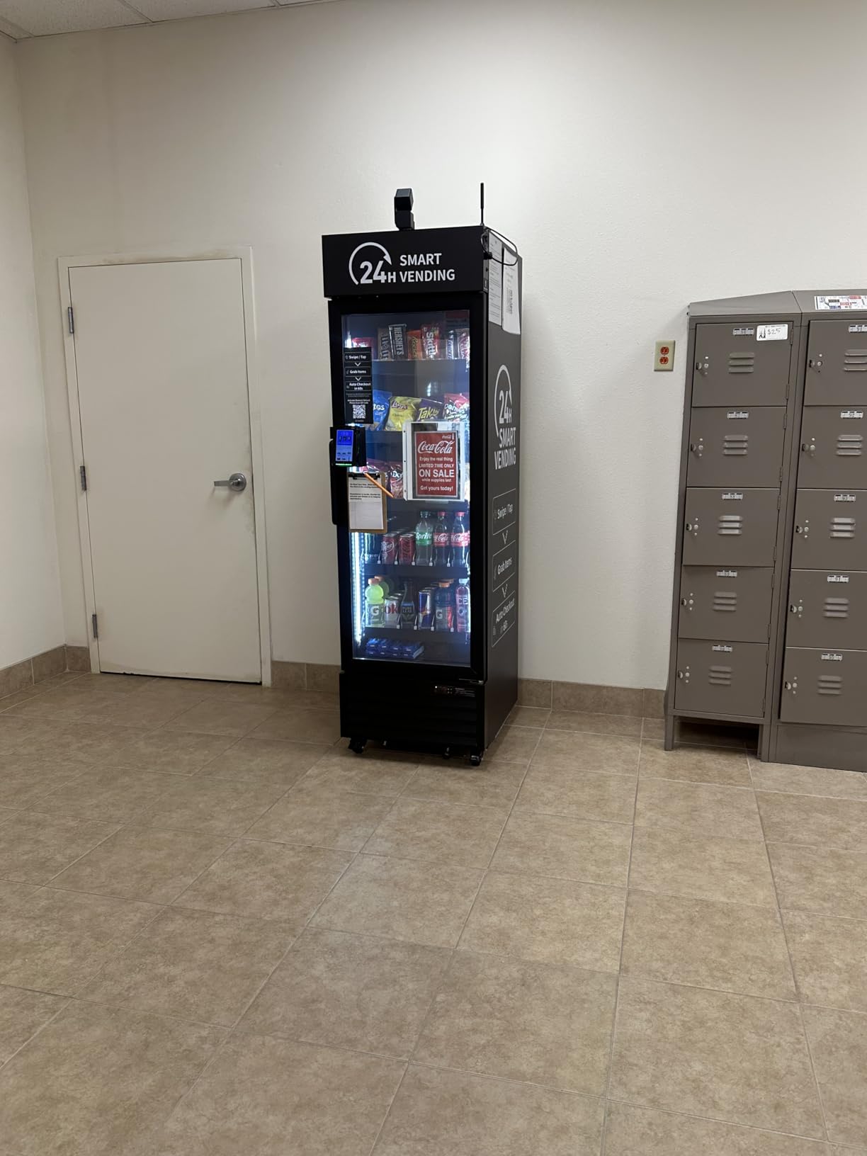 Smart Combo Vending Machine for Business with AI Technology Vending Machine for Sale, Card Reader & App Control Refrigerated Commercial US-360 customer photo 1