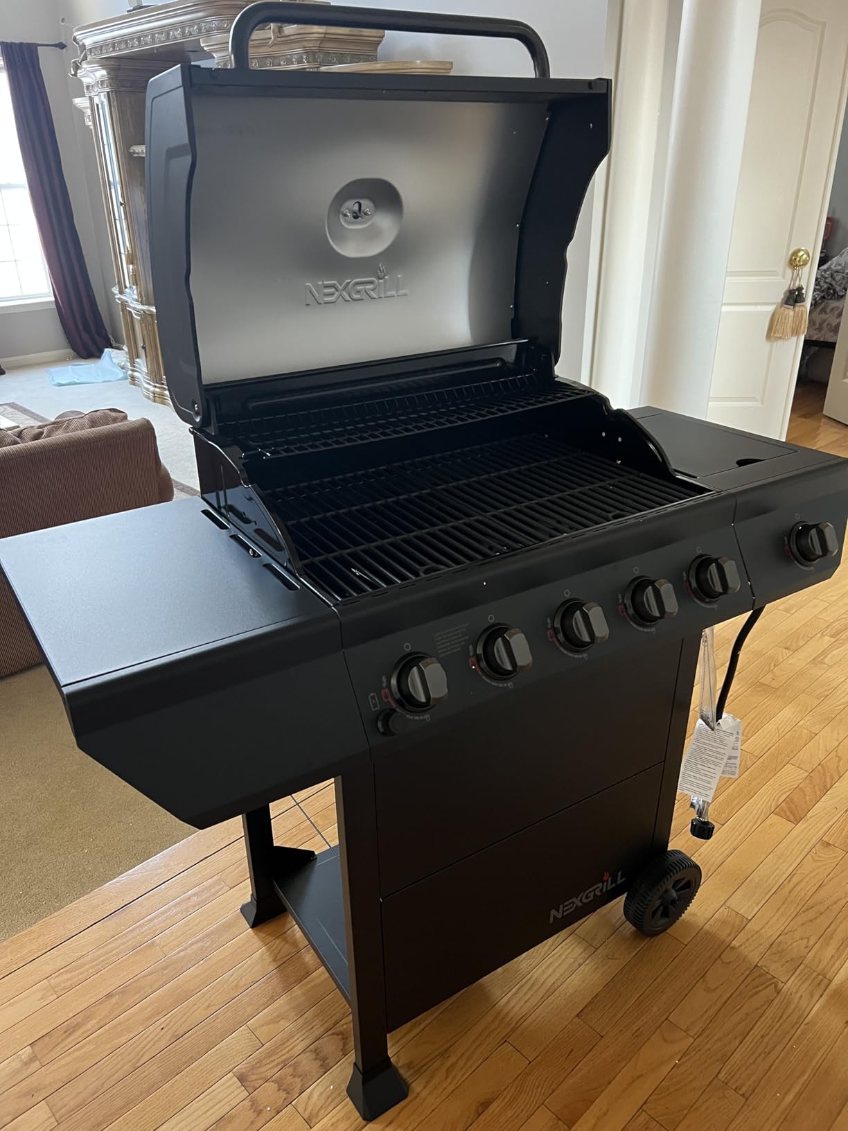Nexgrill 5-Burner Gas Grill with Side Burner, 67,000 BTUs, 618 SQ. In. Cooking Area, Propane BBQ Grill with Stainless Steel Panel for Outdoor Cooking, Patios, and More - 720-1142 customer photo 1