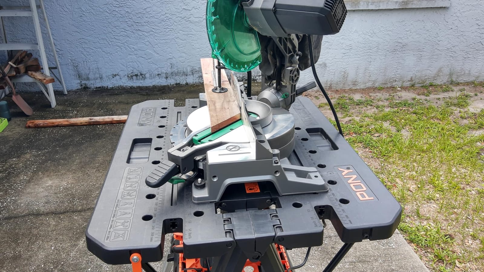 Metabo HPT 10-Inch Single Bevel Compound Miter Saw, 15-Amp Power Saw with Xact Cut Shadow Line, Precision Miter Angles, Single Bevel 0-45°, 40T TCT Miter Saw Blade, Lightweight Design, C10FCG2 customer photo 2