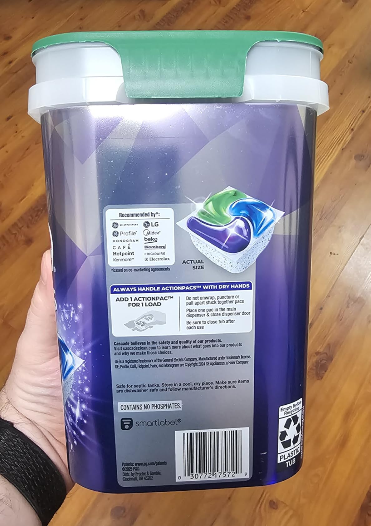 Cascade Platinum Plus Dishwasher Pods, Dish Detergent Soap, Clean Scent, 62 Count customer photo 1