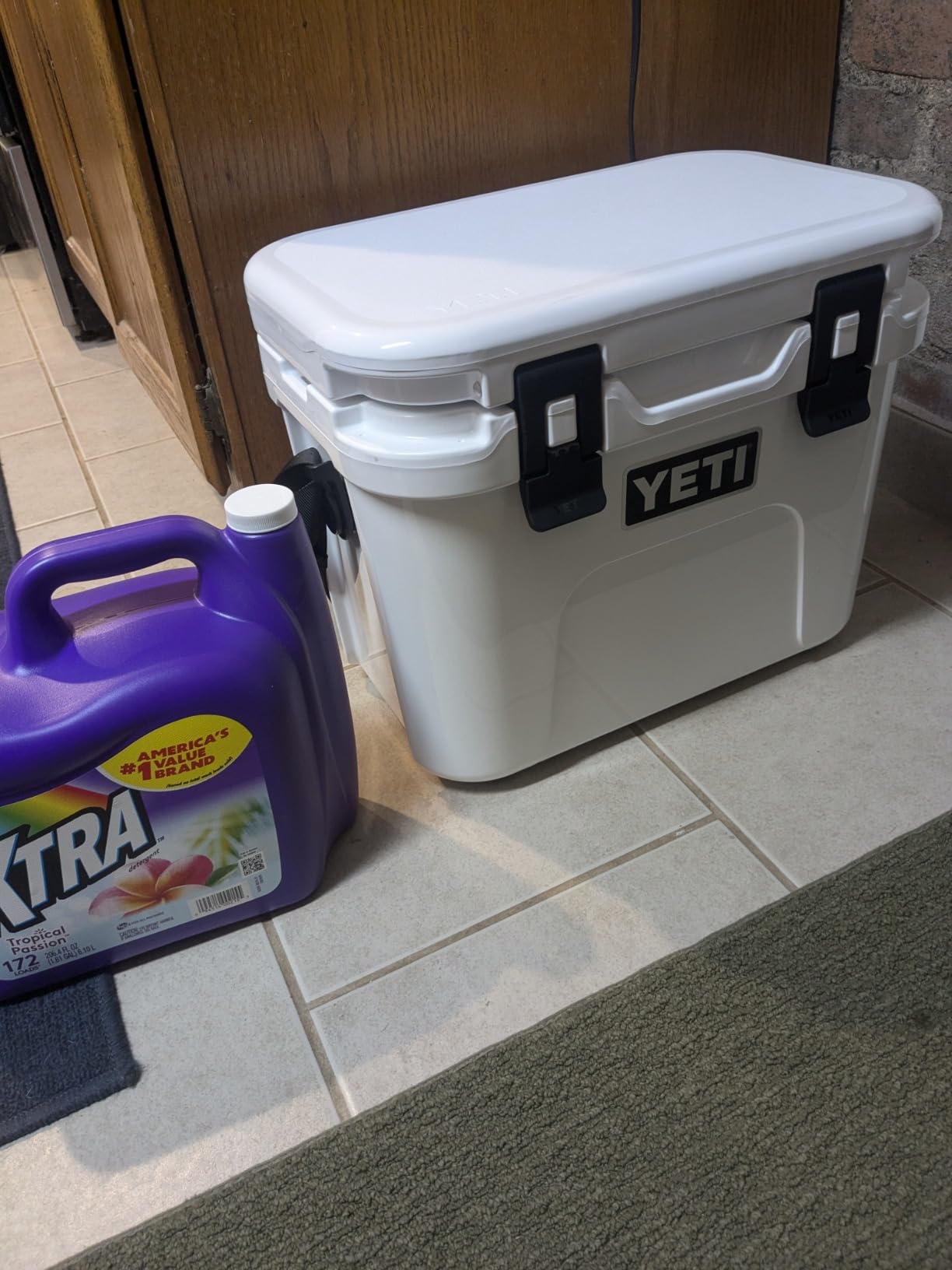 YETI Roadie 15 Hard Cooler with DoubleDuty Shoulder Strap | Compact, Durable, and Portable Insulated Ice Chest, Keeps Ice All Day, Fits 22 cans (only) or 16 lbs of ice (only) customer photo 2