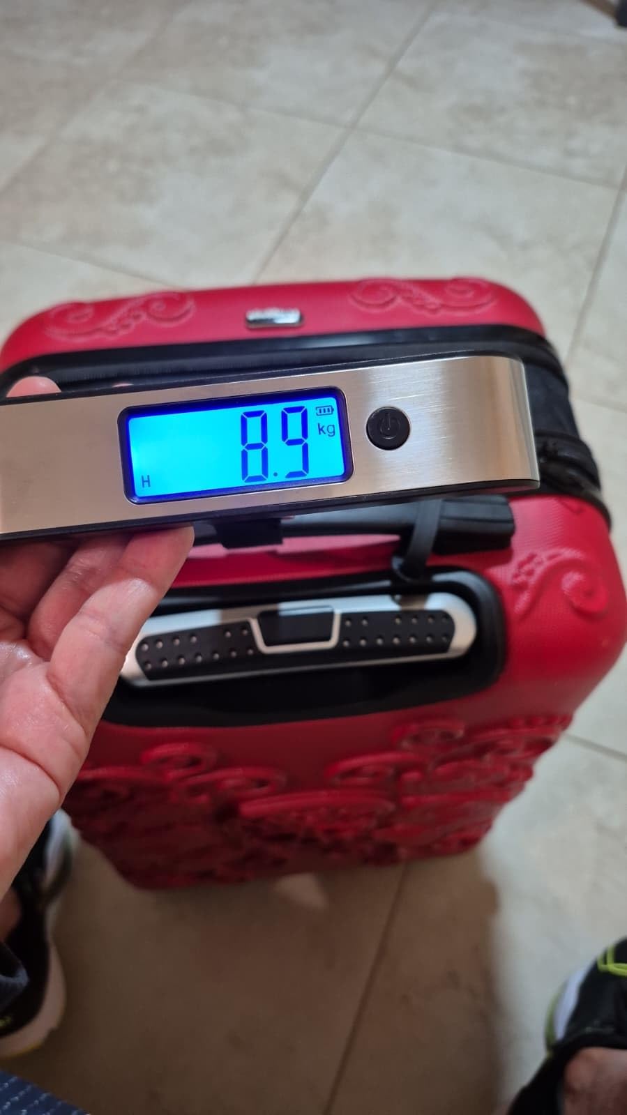 travel inspira Rechargeable Luggage Scale 110lb/50kg - Large Backlit Display - Stainless Steel - Portable Digital Hanging Scale for Suitcases, Bags, Packages (USB-C Charging Included) customer photo 1