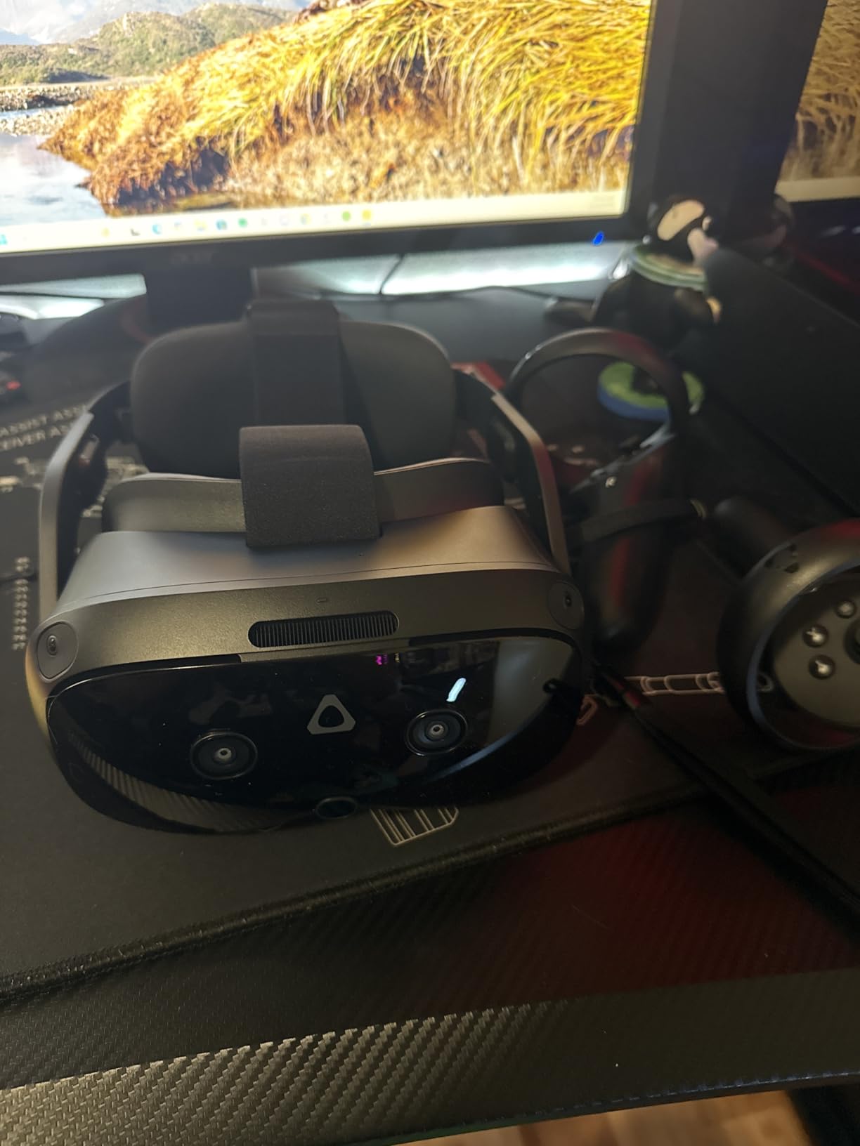 HTC Vive Focus Vision Wired Bundle - XR Headset with DisplayPort PC VR Streaming Kit customer photo 2