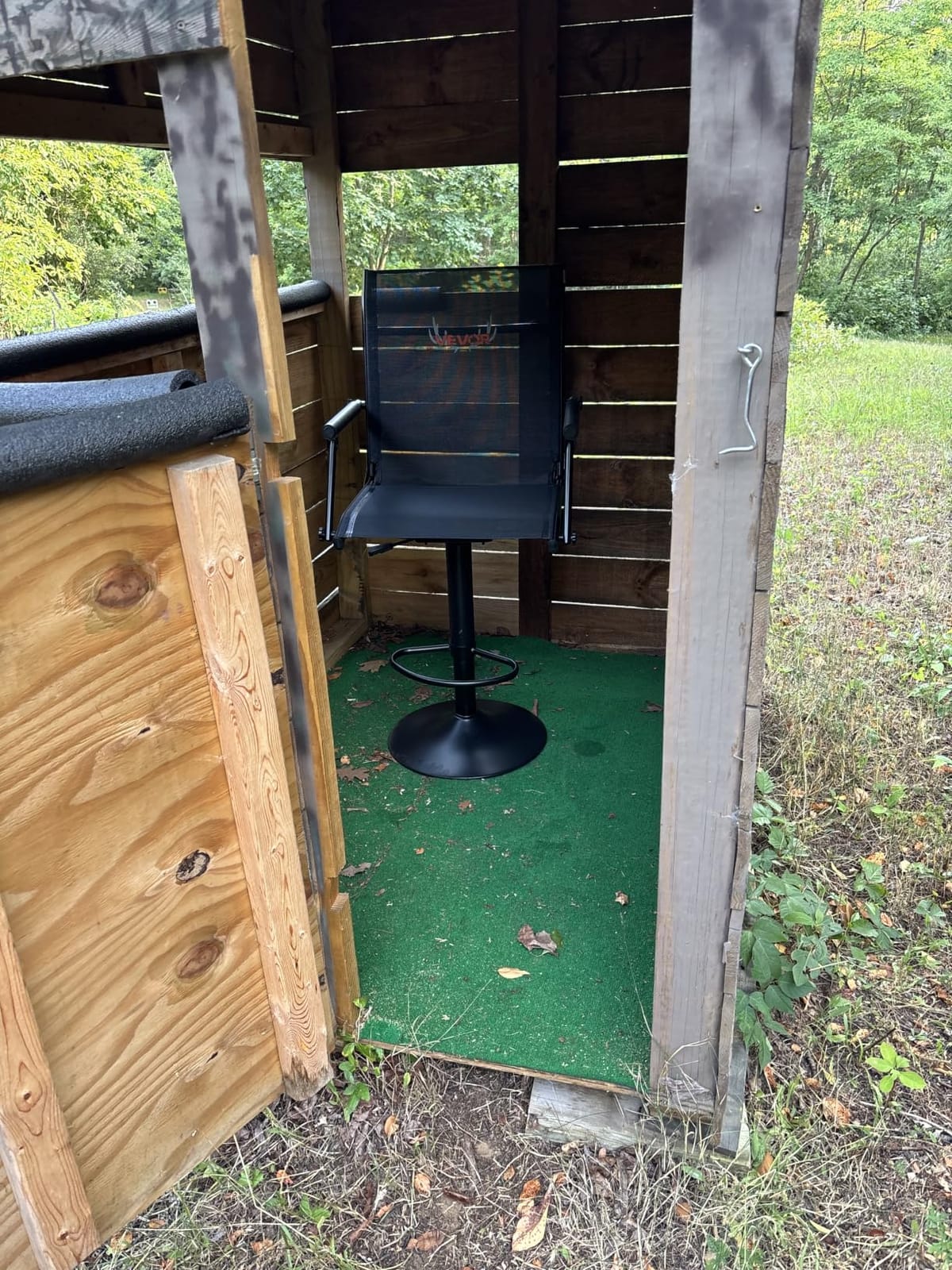 VEVOR Hunting Chair, 360° Silent Swivel, Lightweight Blind Chair, Heavy-Duty Steel Frame Ground Stool Seat, with Padded Armrests, Height Adjustable, 300 Lbs Capacity, for Outdoor Fishing, Camping customer photo 1