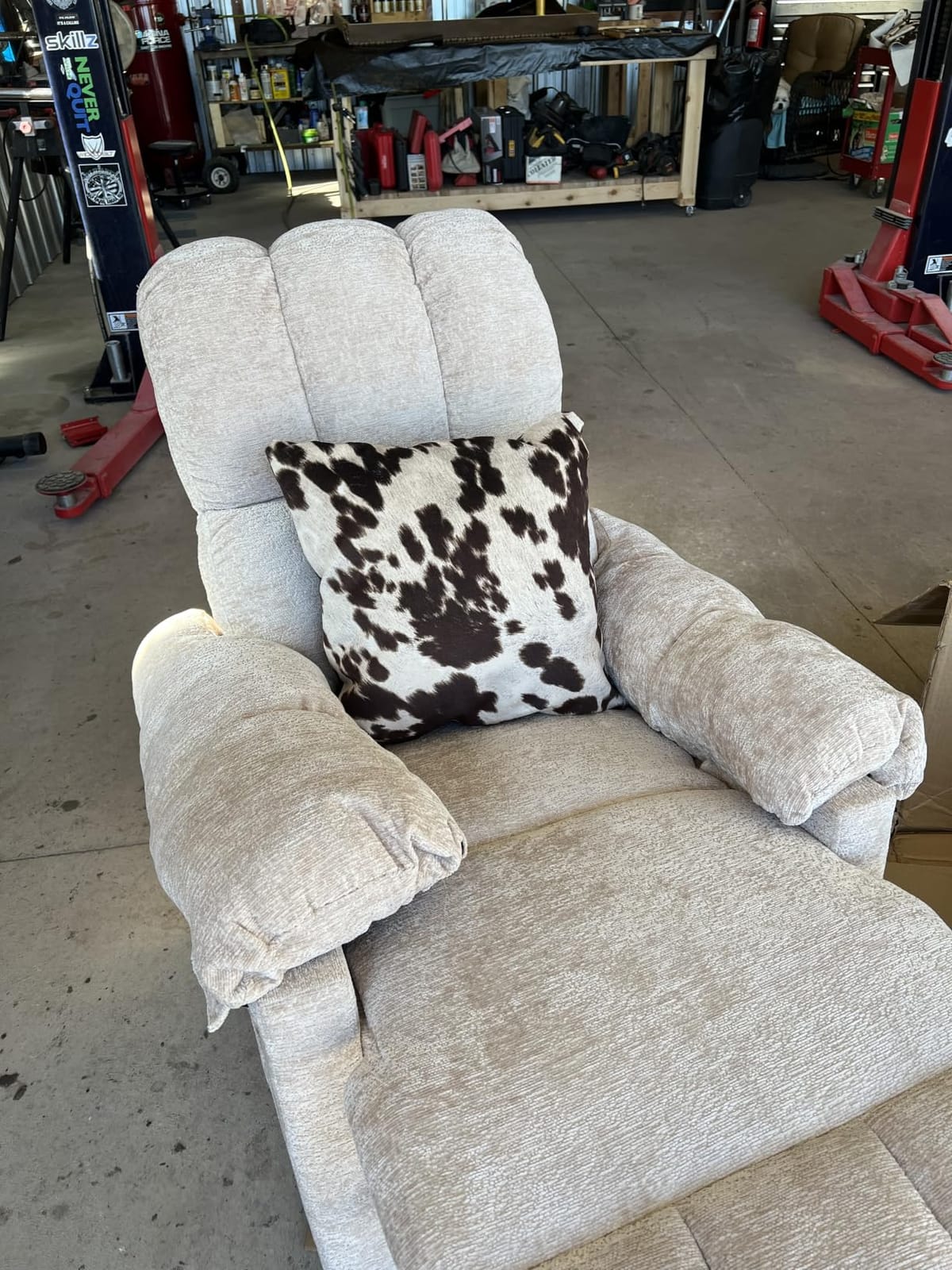 Korser Recliner Chair, Swivel Rocker Recliner Chair for Adults, Small Recliners for Small Spaces, Upholstered Manual Recliner with Side Pockets, Nursery Rocking Chair for Living Room, Chenille, Beige customer photo 1