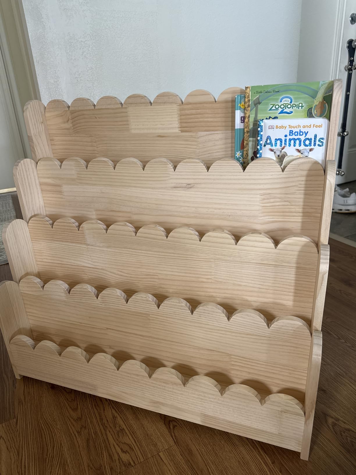 SpaceAid 4-Tier Scalloped Bookshelf, Montessori Bookcase for Toddlers, Wooden Book Shelf Organizer Display Furniture for Kids Rooms, Playroom, Nursery and Classroom, 29.6