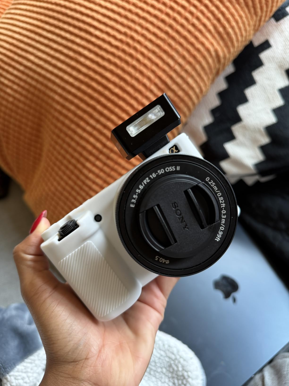 Sony ZV-E10 APS-C Mirrorless Camera with 16-50mm Lens White | Covers a 16-50mm focal range (24-75mm full-frame equivalent), Smooth Autofocus and Image Stabilization customer photo 2
