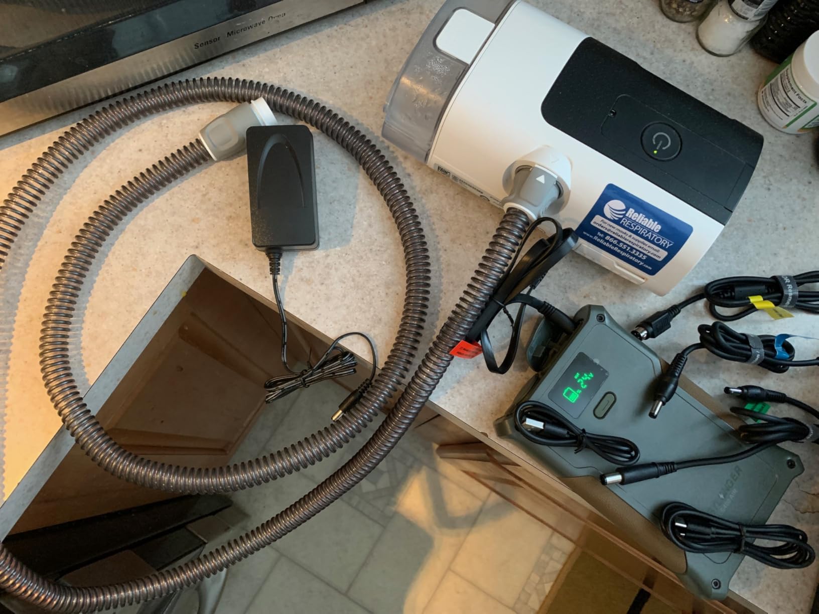 EASYLONGER CPAP Battery Backup ES400 AIR, 148Wh Lithium-Ion Battery Pack | 10 Hours CPAP Power, Cables Included, for S9, AirSense 11/10, AirMini, DreamStation /2, Camping, RV & Emergency Blackout Use customer photo 1
