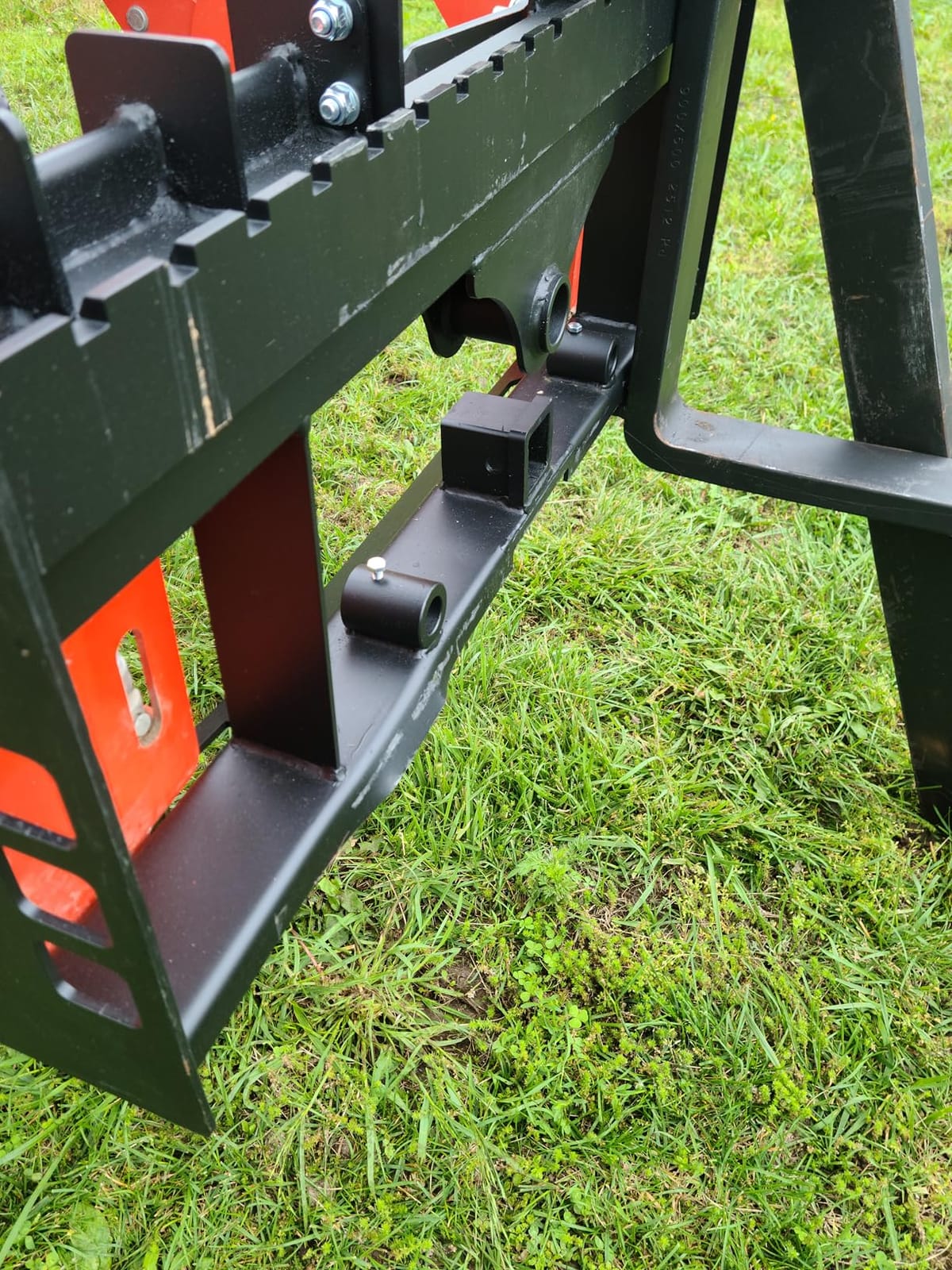 VEVOR Skid Steer Pallet Forks, 4000 lbs Rated Capacity, Pallets Fork Frame Attachment with 42-inch Pallet Forks Forklift Blades, 2-inch Hitch Receiver & Spear Sleeves, Fit for Skid Steers, Tractors customer photo 1