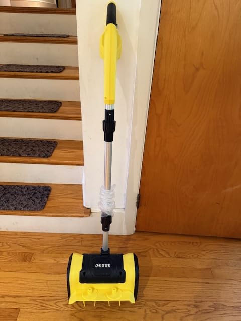 DEGGE Electric Cordless Snow Shovel, 2X 3.0Ah/ 21V/ 12-Inch Battery | Snow Blower with Directional Plate & Adjustable Front Handle for Driveway Sidewalk, Steps, Patio (Charger Included) customer photo 1