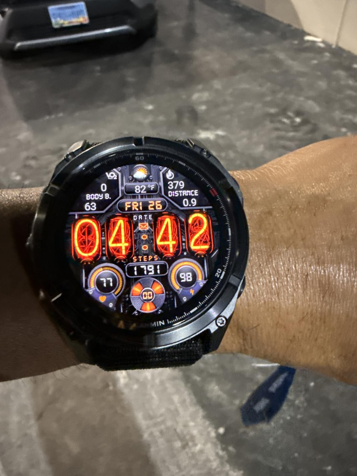 Garmin fēnix 8 Pro, 51mm, Sapphire, DLC Titanium, Black/Pebble Gray | Premium Multisport Smartwatch, inReach Technology, AMOLED Display, Built-In Flashlight, Dive-Rated, Built-In Speakers & Mic customer photo 1