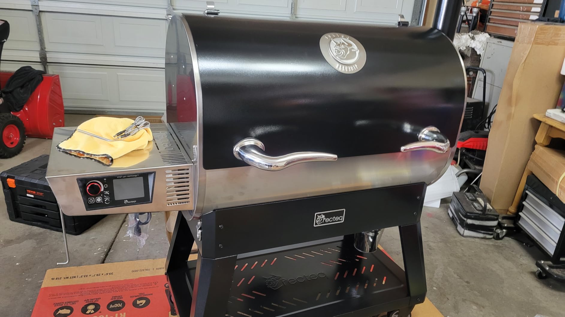 Pellet Grill Smoker - Flagship 1600, Wood Pellet Smoker, BBQ, Wi-Fi Smart Grill, 1667 Sq. In. Cook Space, 40 lb Hopper customer photo 1