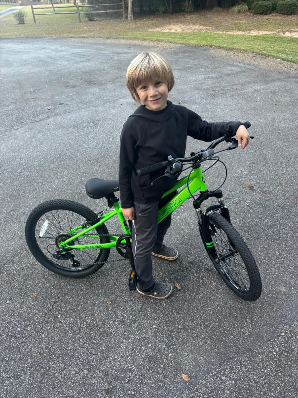 AVASTA Govet 20 Inch Big Kids Mountain Bike | Suitable for 6-12 Years Old Boys Girls, Suspension Fork, Dual V-Brake, 6-Speed Drivetrain customer photo 1