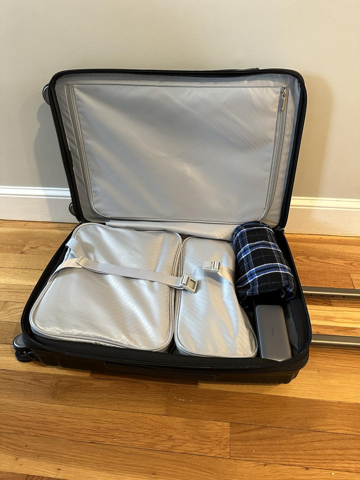 Samsonite Paralux Carry-On Luggage - Quick Access Front Pocket - Dual Suspension Wheel Technology - TSA Lock - Expandable customer photo 1
