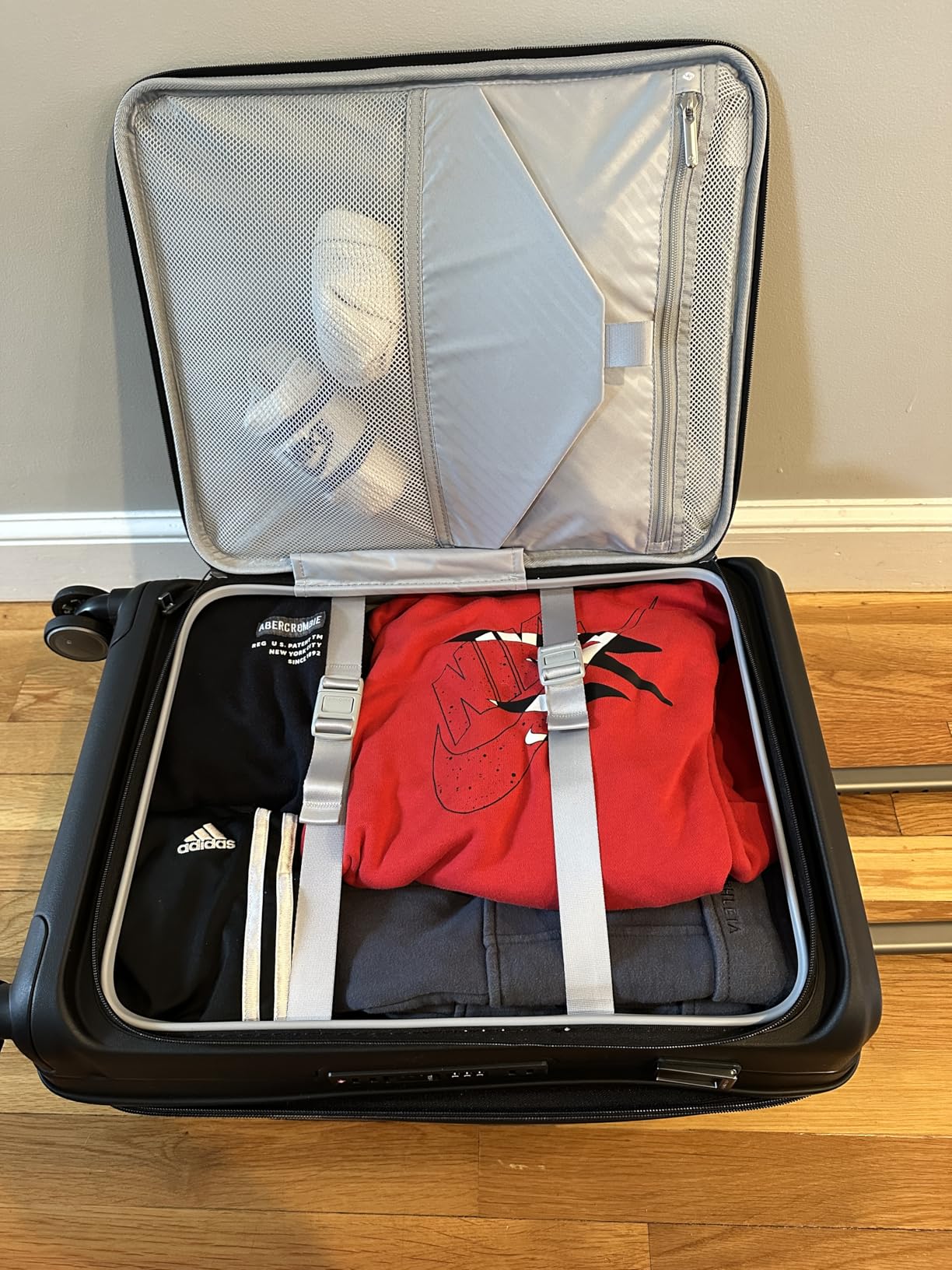 Samsonite Paralux Carry-On Luggage - Quick Access Front Pocket - Dual Suspension Wheel Technology - TSA Lock - Expandable customer photo 2