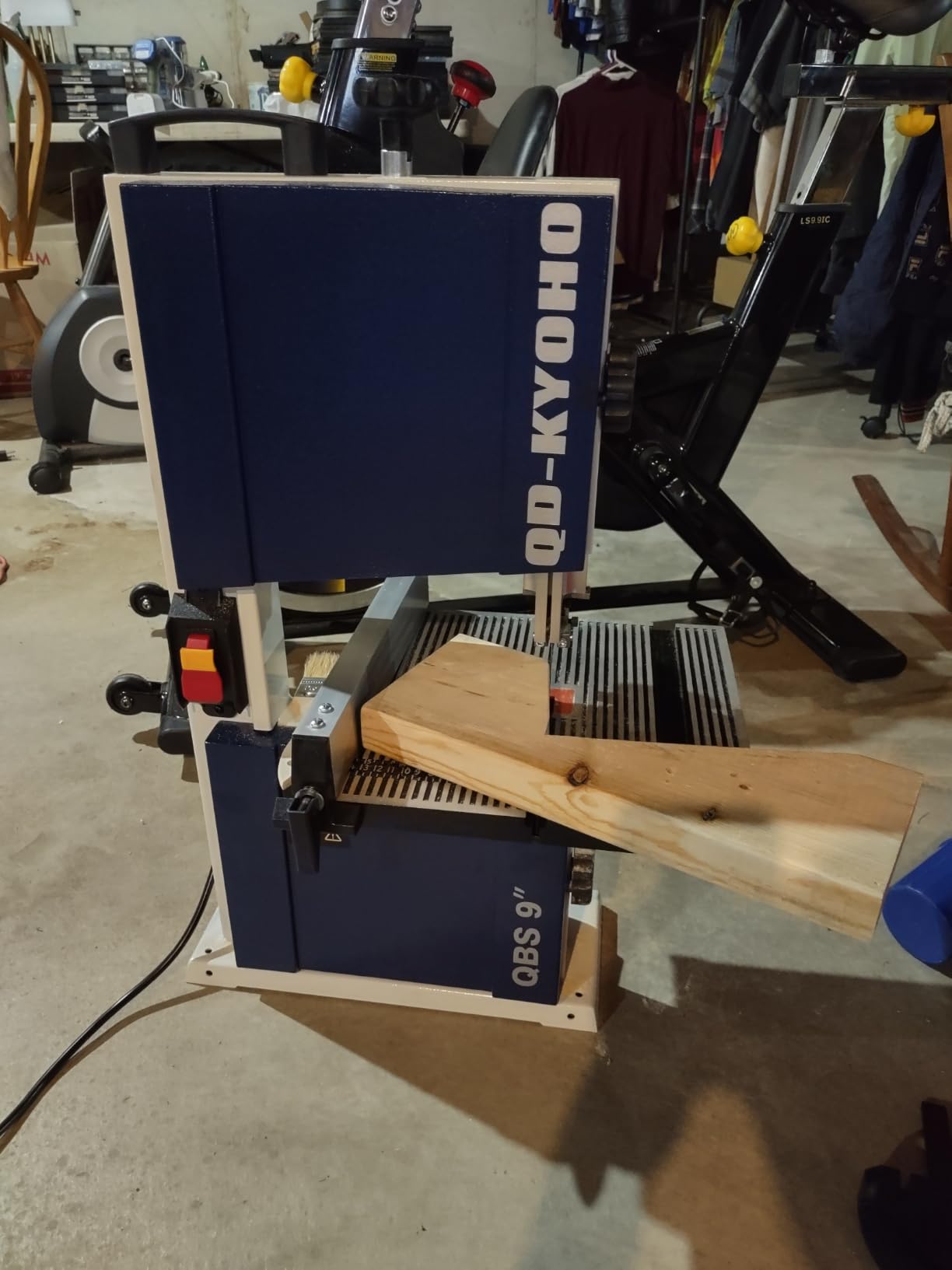 Band Saw, Portable 9-Inch Bandsaw for Woodworking, 2526 FPM Benchtop, 1/3 HP(output), 120 V 2.5-Amp Motor customer photo 2