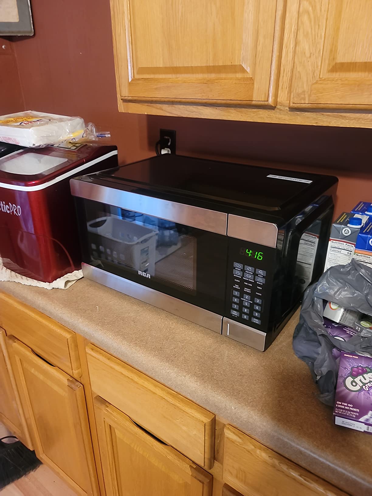 FRIGIDAIRE 2.2 Cu. Ft. Stainless Steel Microwave Oven, Multi Function, Programmable, 1,200 Watts customer photo 2