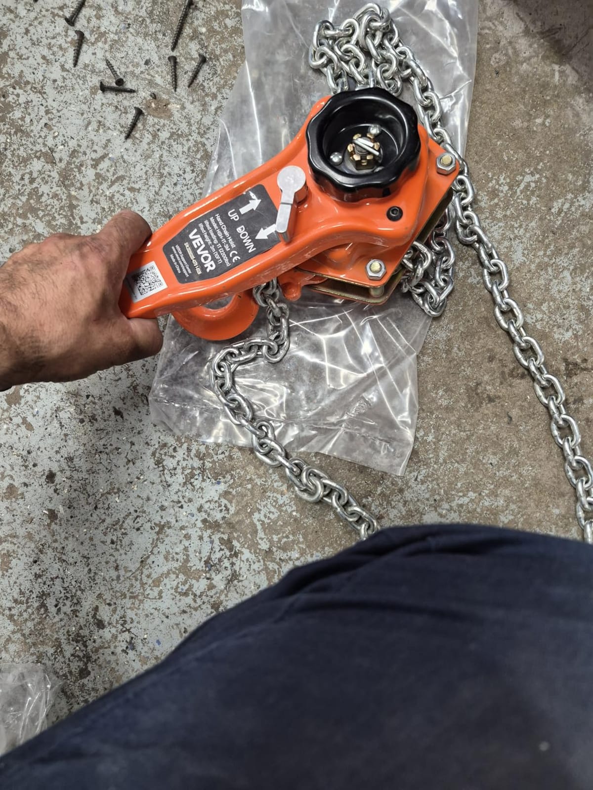 VEVOR Manual Lever Chain Hoist, 1T 2200LBS Capacity Heavy Duty Come Along, 10FT Lift G80 Alloy Steel Chain with Dual Pawl Mechanical Brake, 360°Rotating Hooks, for Warehouse Construction Garage customer photo 2