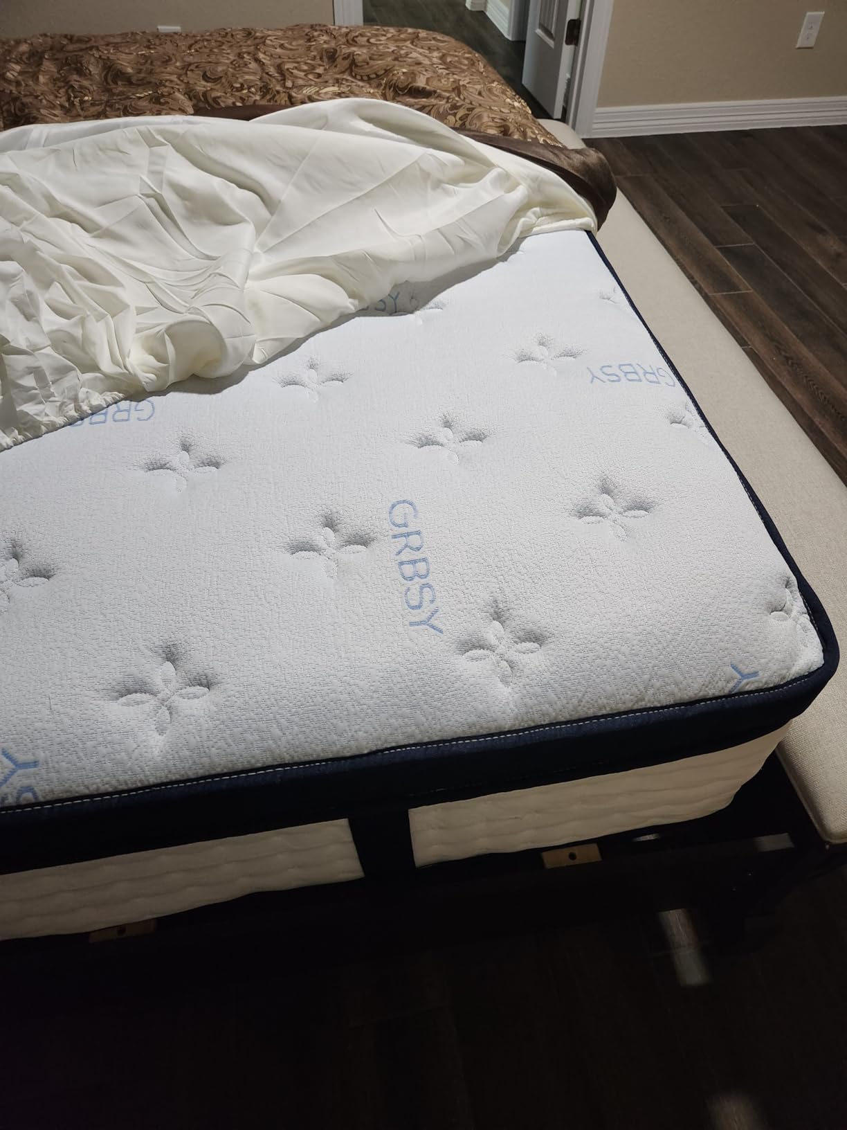 14 Inch Queen Mattress, Upgraded 7-Zone Support Hybrid Queen Size Mattress In A Box with Cooling Gel Memory Foam & Pocket Coils for Back Pain Relief, 365-Night Trial, Motion Isolation, Medium Firm customer photo 1