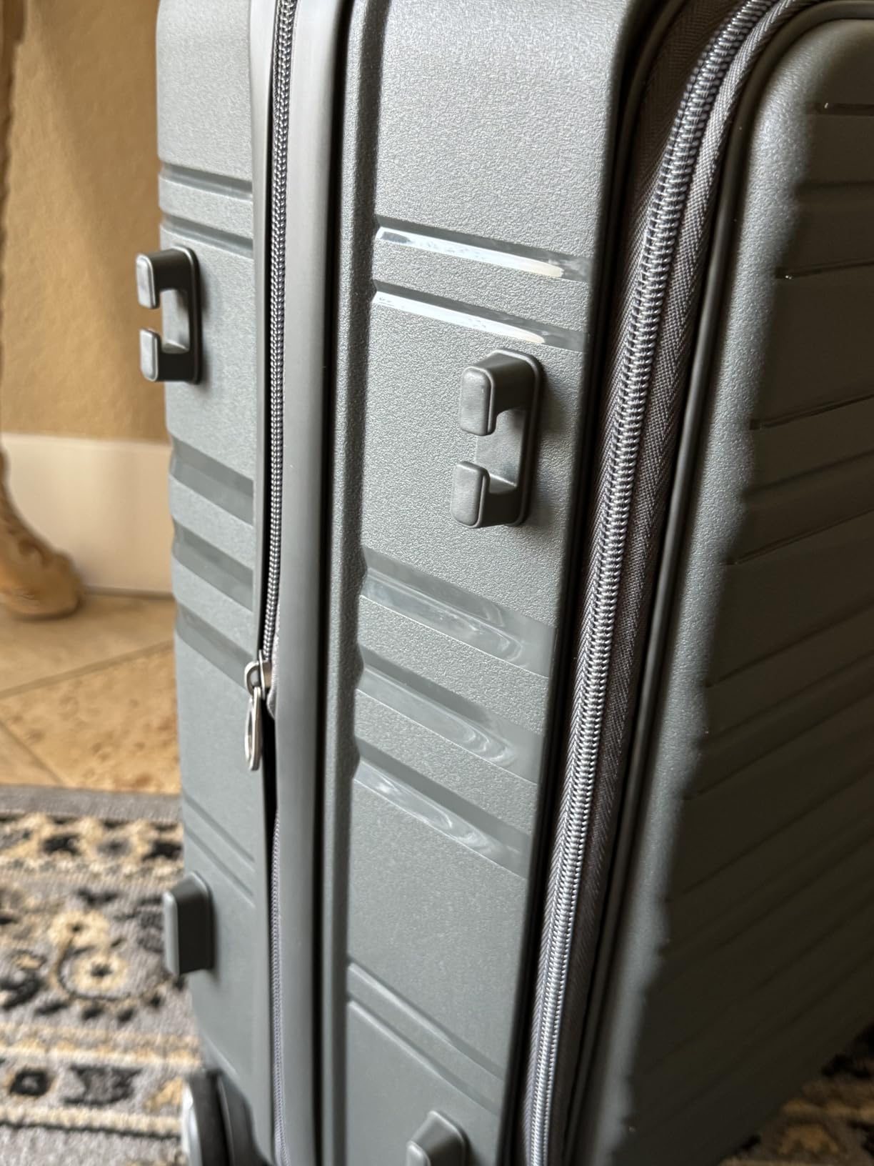 RAINSMORE Expandable Carry on Luggage 20 Inch, Airline Approved Carry on Suitcase with Front Pocket&Laptop Compartment, Hardshell Rolling Travel Luggage with Spinner Wheels, Charcoal customer photo 2