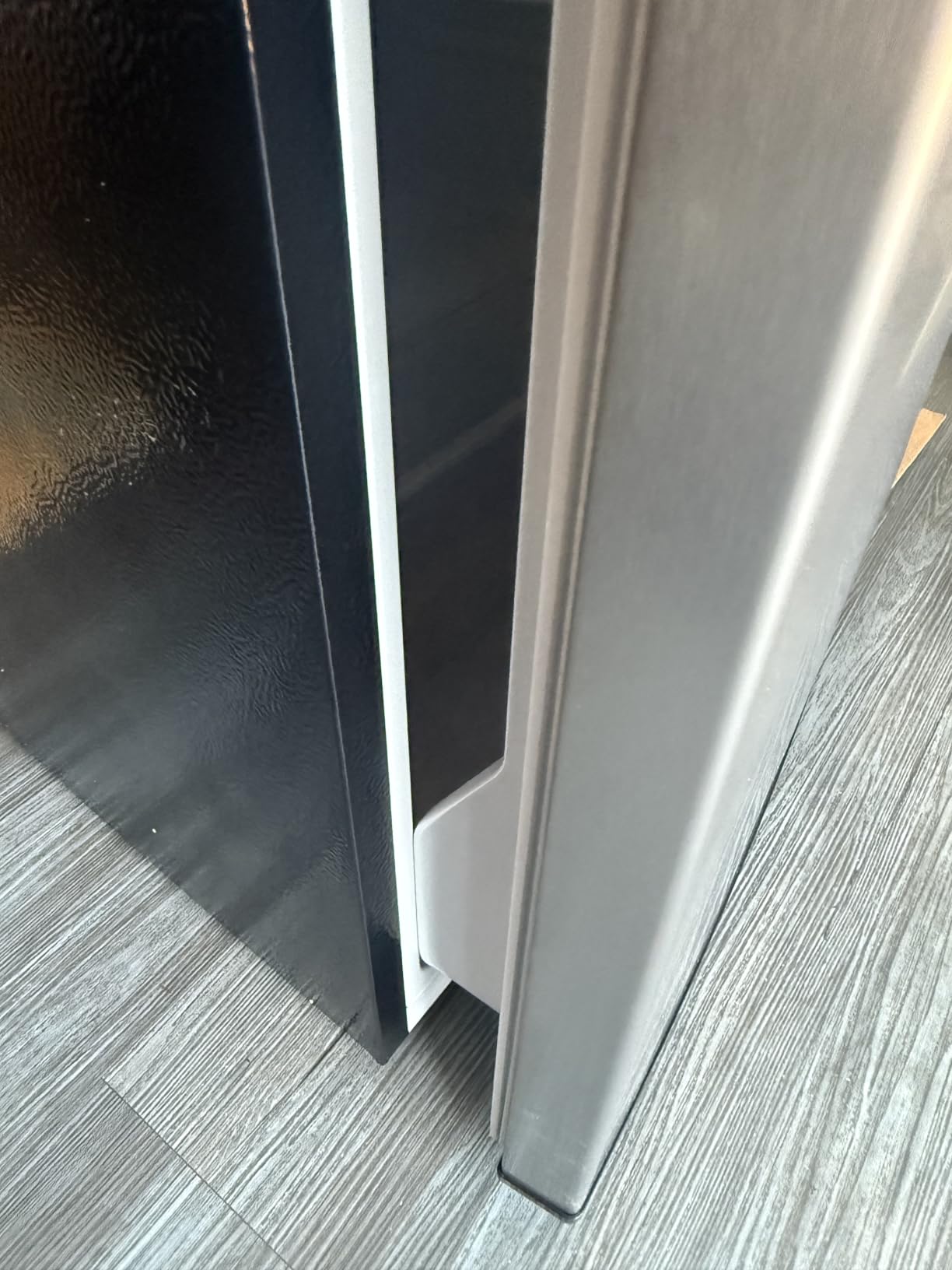 3.2 Cu. Ft. Mini Fridge with Freezer Small Refrigerator, Mini fridge for Bedroom, Dorm, Single Door, Energy Saving, Low Noise, Mini Fridge for Office (Grey) customer photo 1