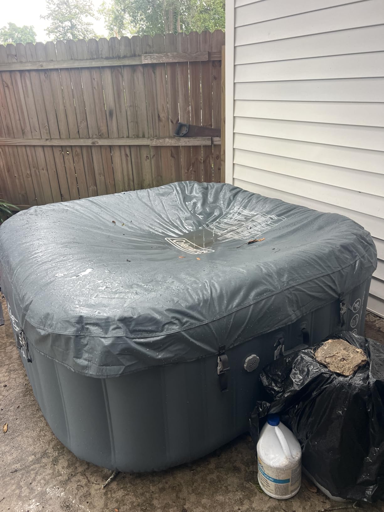 Coleman SaluSpa Hawaii Energy-Efficient 4-6 Person Inflatable Hot Tub | Smart AirJet Portable Outdoor Spa, Built-in EnergySense Insulation, Freeze Shield Technology, 140 Soothing Jets, 71