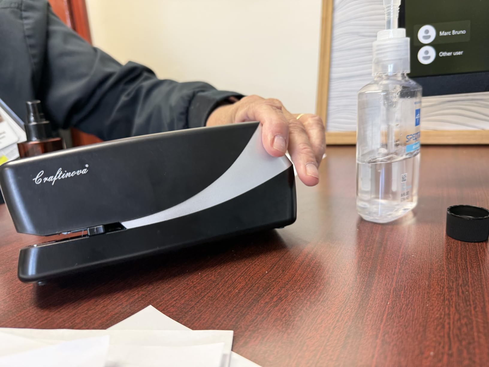 Electric Stapler Desktop, Automatic Staplers Jam-Free, 25 Sheet Capacity, with 1 Staple Remover 2000 Staples, Easy Reload, AC or Battery Powered, Good for Office Home Class customer photo 1