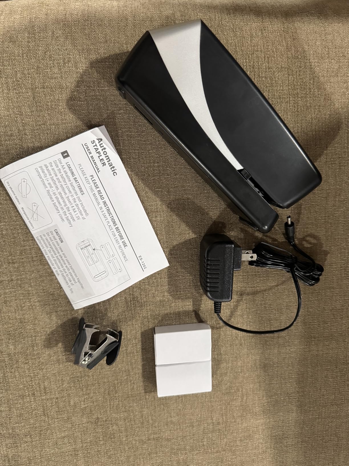 Coruscant Electric Stapler, No Jam Easy Reload, 25 Sheet Automatic Staplers for Desk, with 2000 Staples and 1 Staple Remover, Electric Desktop AC or Battery Powered for Classroom Office Home customer photo 2
