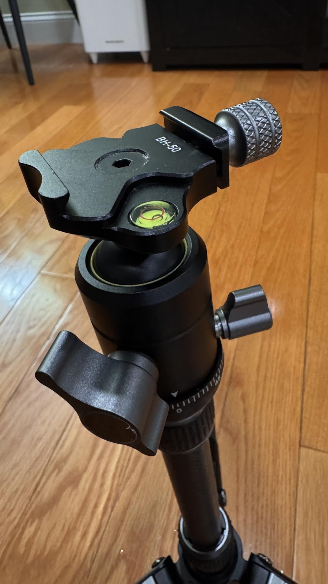 Vanguard VEO 3GO 235CB G2 Lightweight Carbon Fiber Travel Tripod with Ball Head, Smartphone Holder, Bluetooth Remote, and Tripod Bag customer photo 1