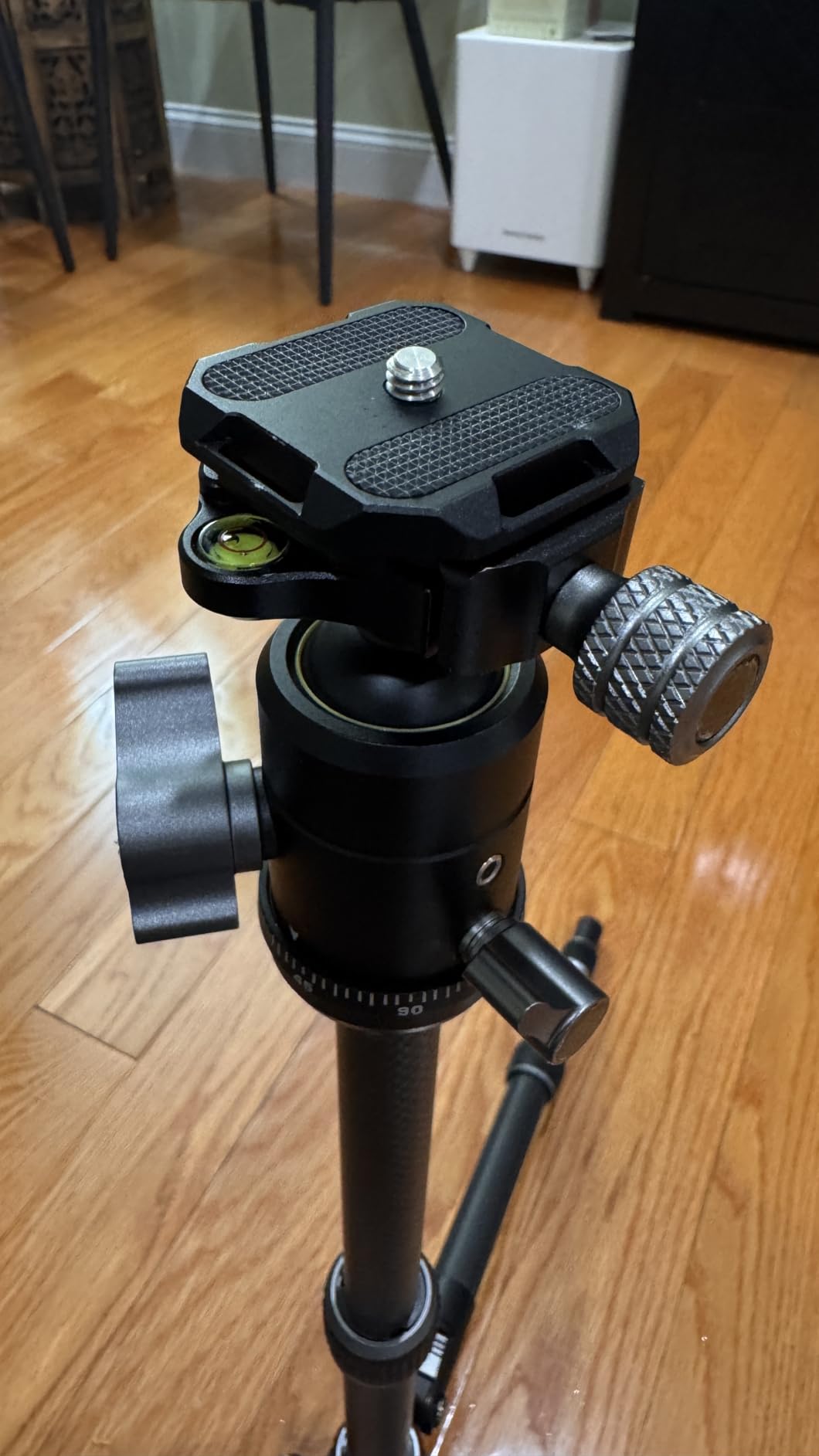 Vanguard VEO 3GO 235CB G2 Lightweight Carbon Fiber Travel Tripod with Ball Head, Smartphone Holder, Bluetooth Remote, and Tripod Bag customer photo 2