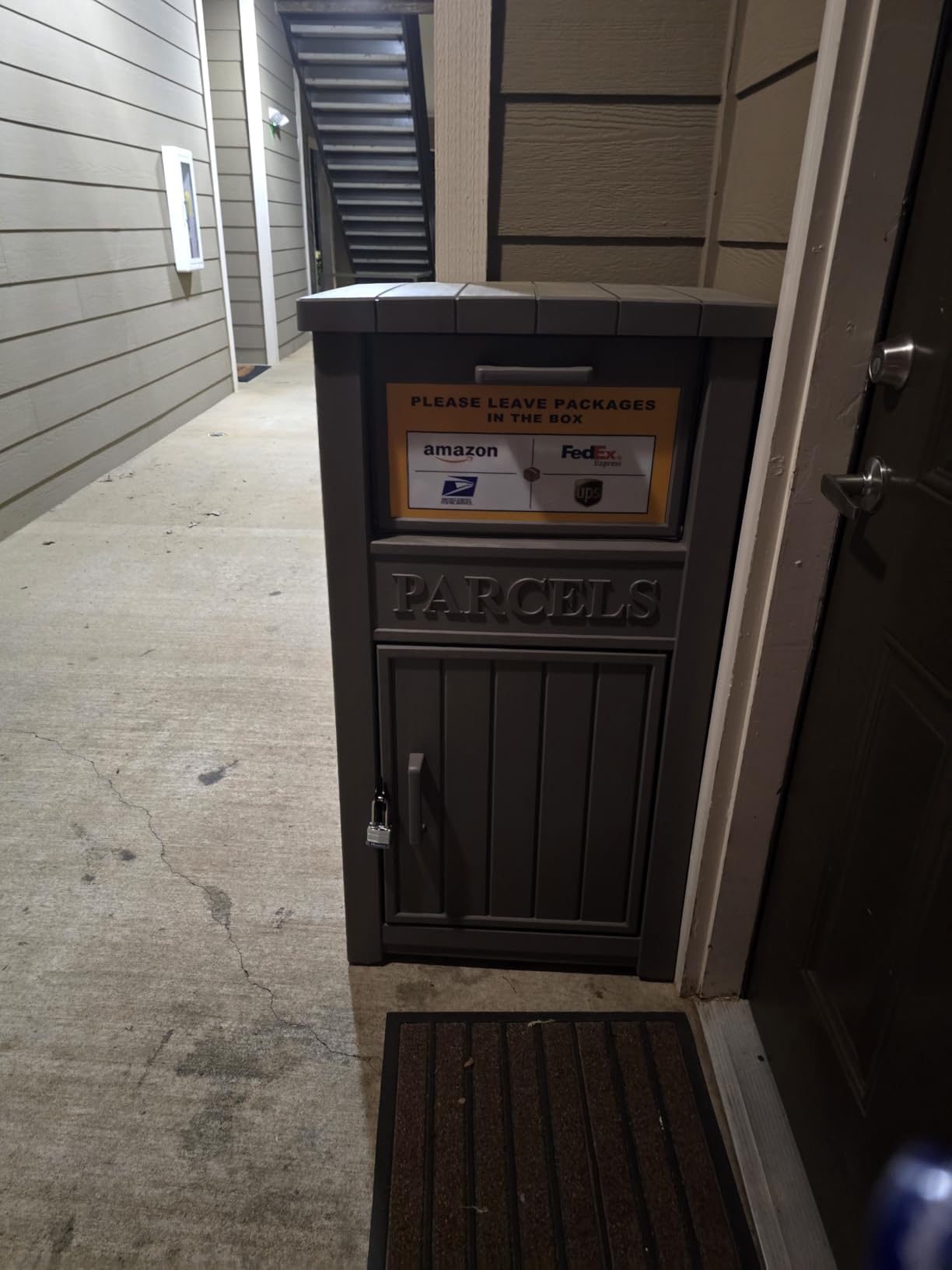 LHBGO Package Delivery Box with Sign, Lockable & Weatherproof Anti-Theft Parcel Delivery Box for Porch, Curbside, Patio, Gray customer photo 2