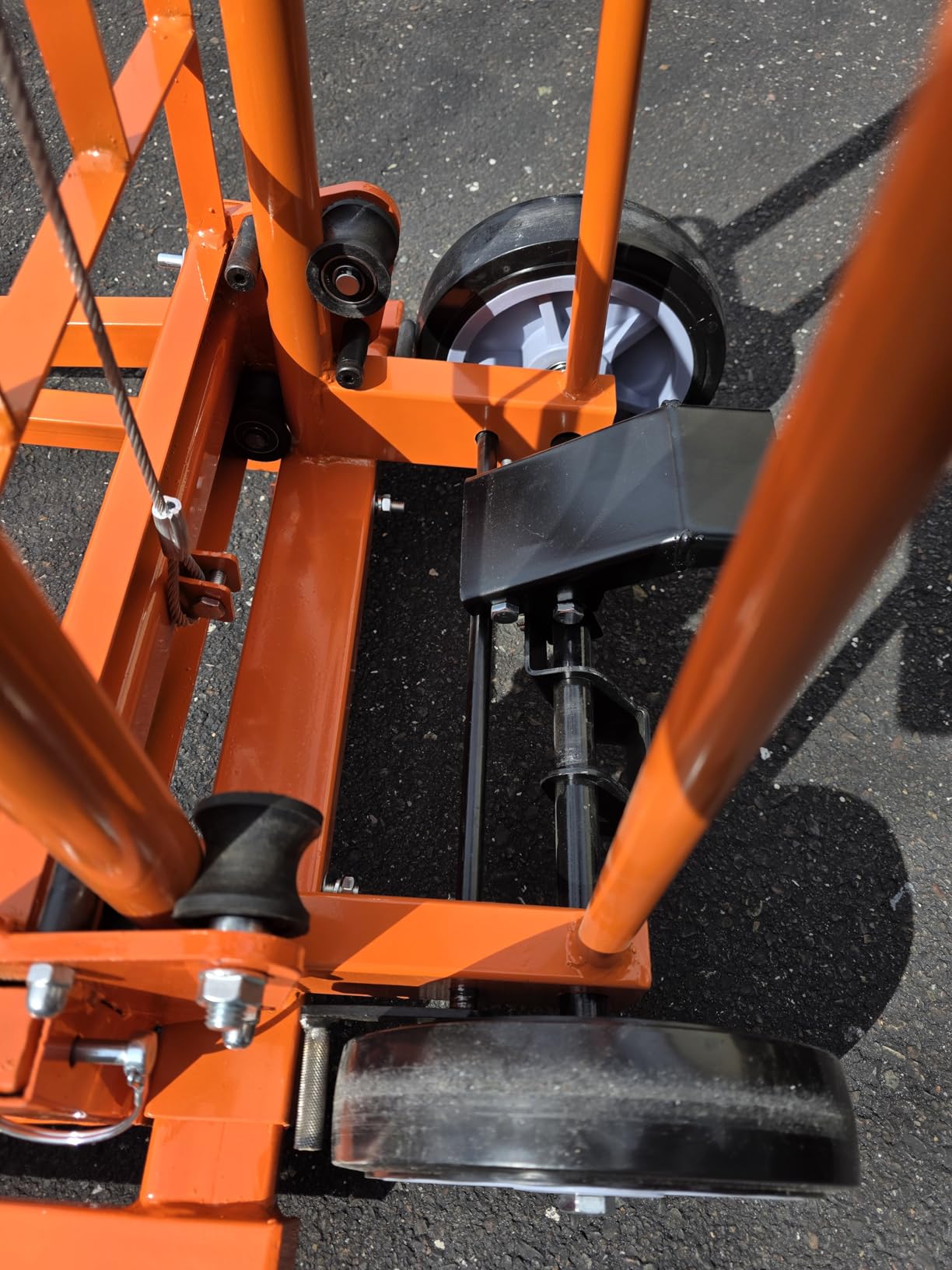 VEVOR Material Lift Winch Stacker, 330lbs Capacity Pallet Truck Dolly, 42.9in Max Lifting Height Manual Winch Stacker, Multifunctional Manual Pallet Truck Stacker with Swivel Casters and Lift Plate customer photo 2