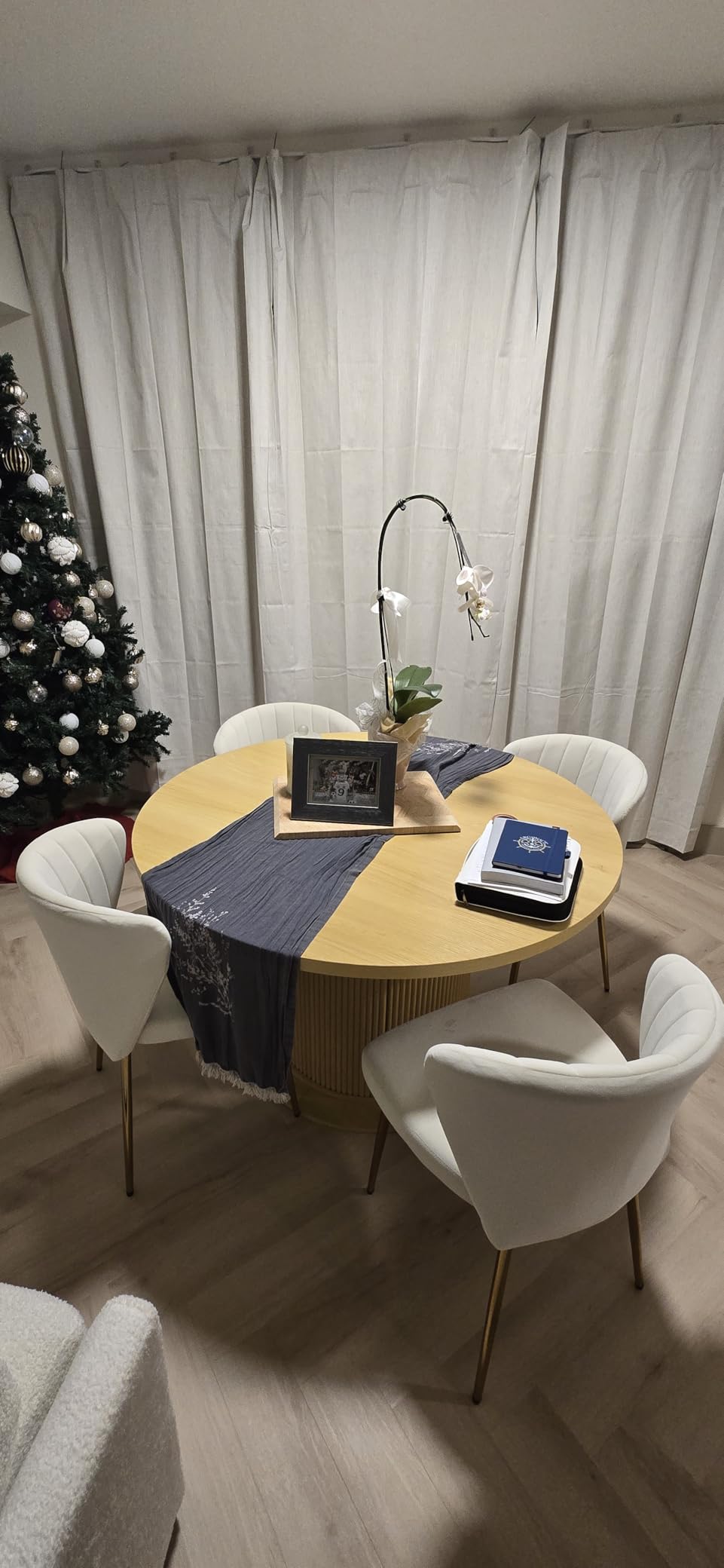 47-63in Extendable Round Dining Table for 4-8, Modern Kitchen Oval Dining Table with 2-Layer Storage Shelf, Wood Strip Base for Dining Living Room (Natural Wood) customer photo 1