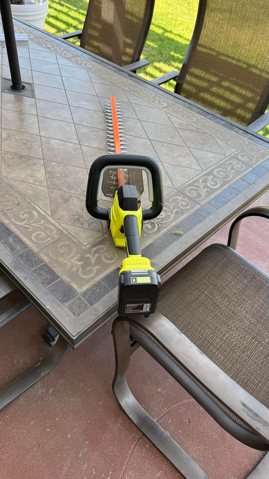 22 inch Hedge Trimmer Cordless with 2 Battery and Charger, 20V Handheld Electric Hedge Cutter with Dual-Action Blades, Lightweight Bush Trimmer Pruning Shears Brush Cutter Shrub for Garden Yard Tools customer photo 2