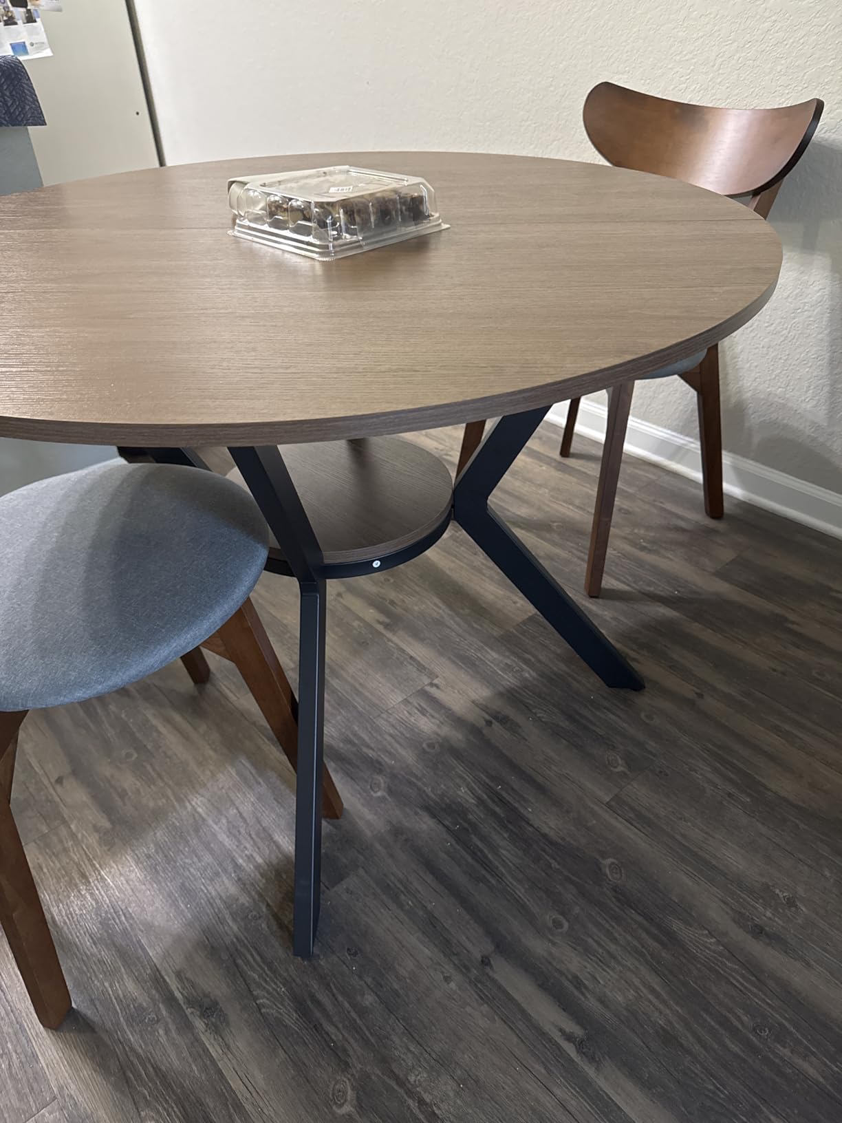 Round Kitchen Tables for 2-4, 31.5