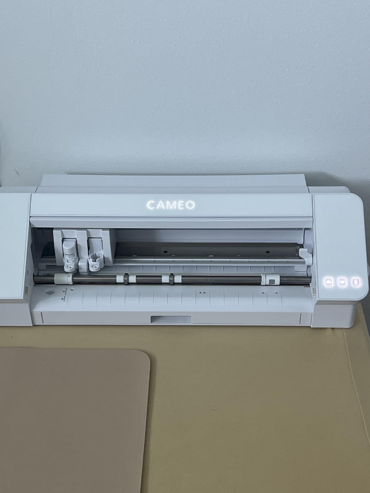 Silhouette Cameo 5 Alpha Plus - 15 inch Craft & Vinyl Cutter Machine with Automatic Blade, Fast Sketch Mode & 4-Point Registration - Black customer photo 2