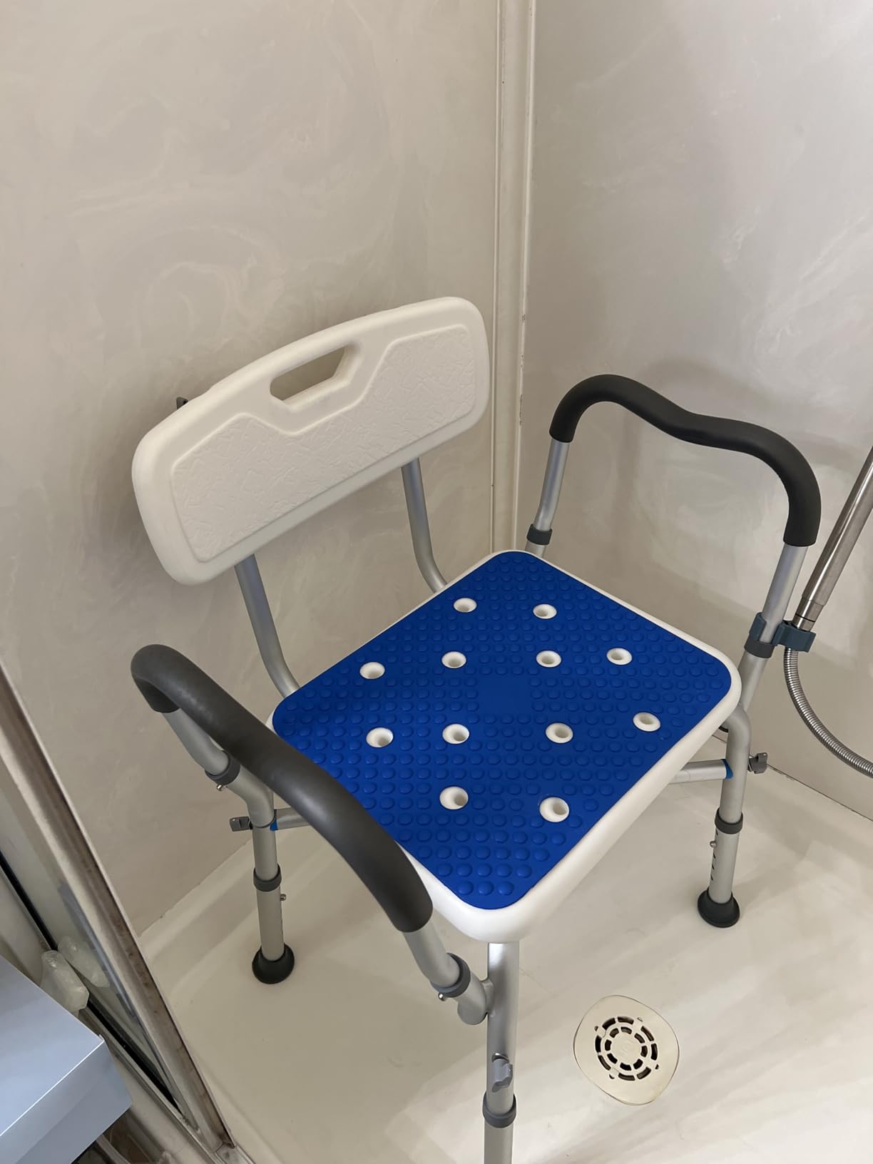 KingPavonini 360° Swivel Shower Chair for Inside Shower, 550 LB Heavy Duty | Stable Flat Tube Frame, Shower Chair for Elderly and Disabled, 360° Swivel with 90° Lock, M-Shaped Anti-Slip Seat, Tool-Free customer photo 1