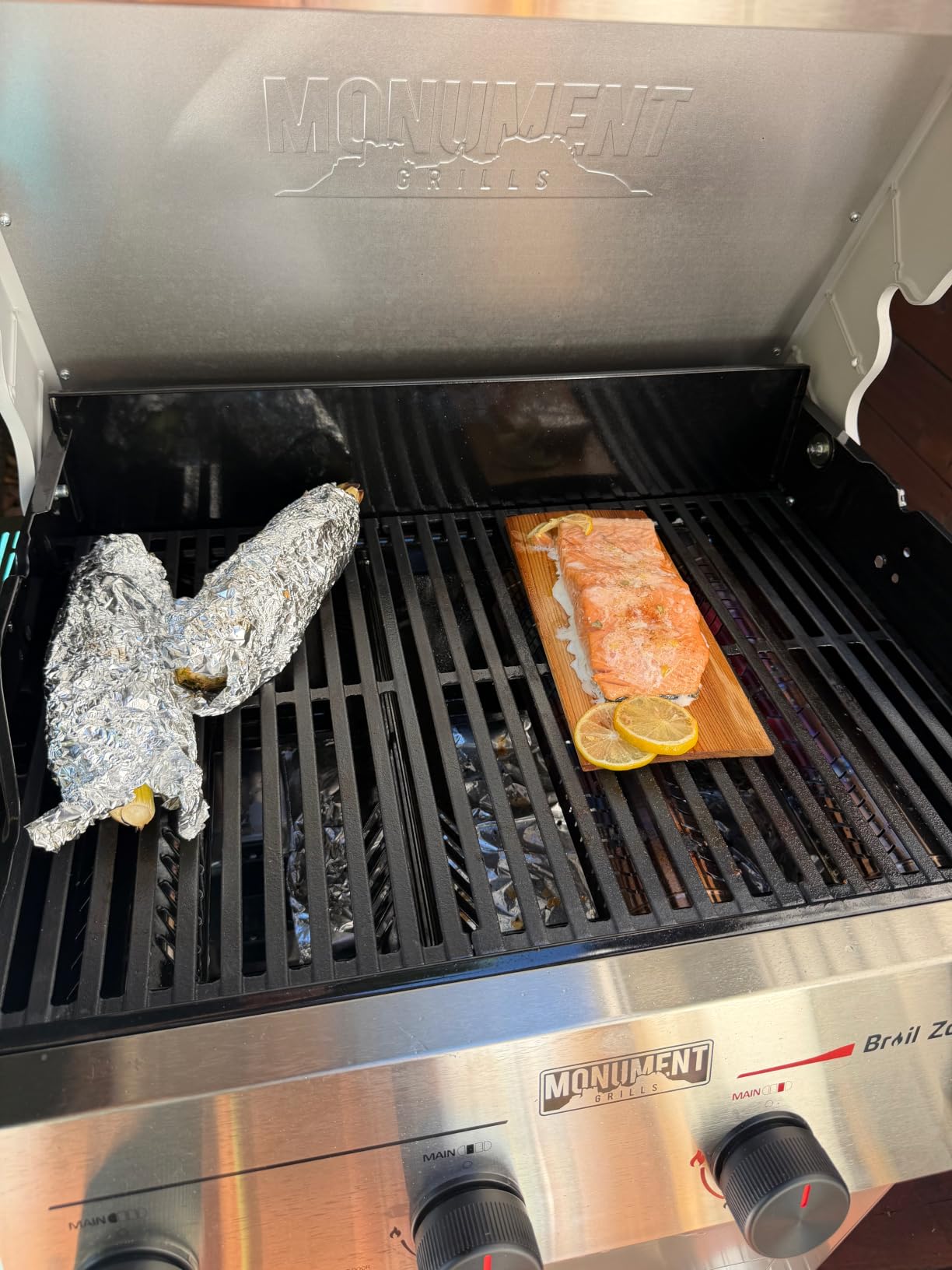 Monument Grills 4 Burner Propane Gas Grill with Advanced Broil Zone, Stainless Steel Outdoor Mesa 2 Barbecue Grill, Foldable Side Shelves, 500°F in 5 Mins, Fast Assembly, Mesa II 410FBZ customer photo 1