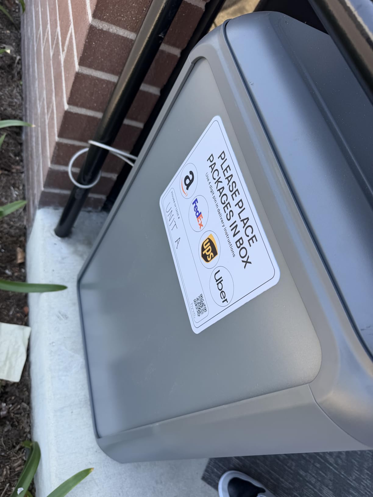 hyve Smart Package Delivery Box for Outside - Secure Deliveries and Returns customer photo 2