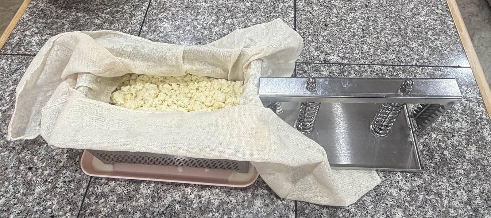 Tofu Press Stainless Steel, 304 Stainless Steel Paneer Maker & Cheese Press with Drip Tray, Adjustable Pressure Tofu Presser for Firm & Extra Firm Tofu, Dishwasher Safe, BPA Free(6.6 * 4.7) customer photo 1