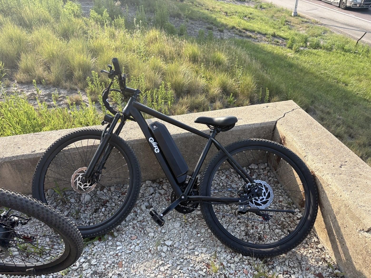 Qlife Racer Electric Bike for Adults - 21-Speed Mountain Lightweight Ebike with Peak 1000W Brushless Motor, 48V 375Wh Removable Battery, 26X2.1 Tire Step Over E-MTB, Up to 40 Miles Range customer photo 2
