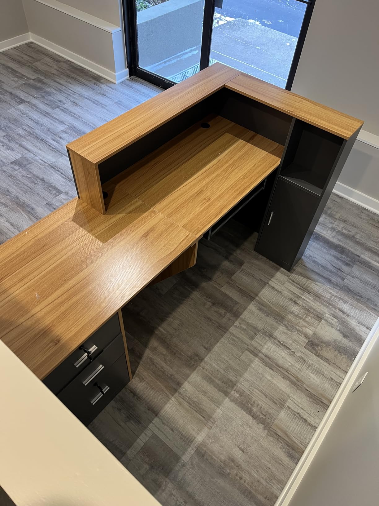 L-Shaped Reception Desk with Lockable Drawers, Adjustable File Cabinet & Keyboard Tray, Modern Front Counter for Office, Salon, or Lobby (Right-L Walnut/Slate Gray, 86.6''L x 23.6''W x 41.3''H) customer photo 2