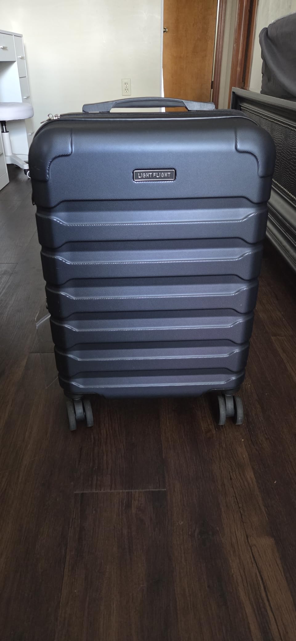 LIGHT FLIGHT Carry On Luggage, 20