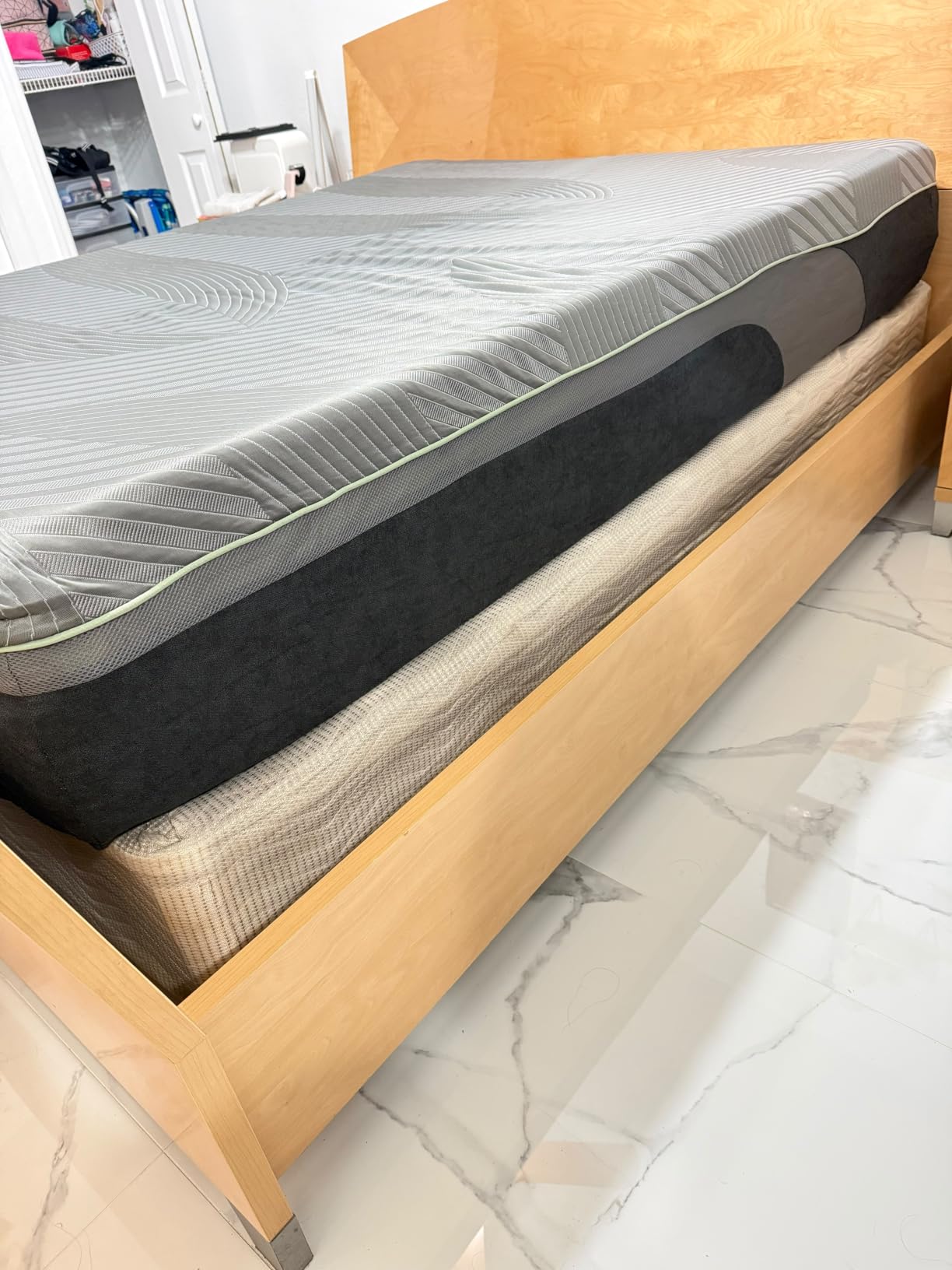 Novilla AiryFlow Queen Mattress 14 Inch, Gel Memory Foam Mattress Queen | for Cool Night & Spinal Alignment, Pressure Relief & Motion Isolation, Green Tea-Infused, CertiPUR-US Certified, Medium Firm customer photo 2