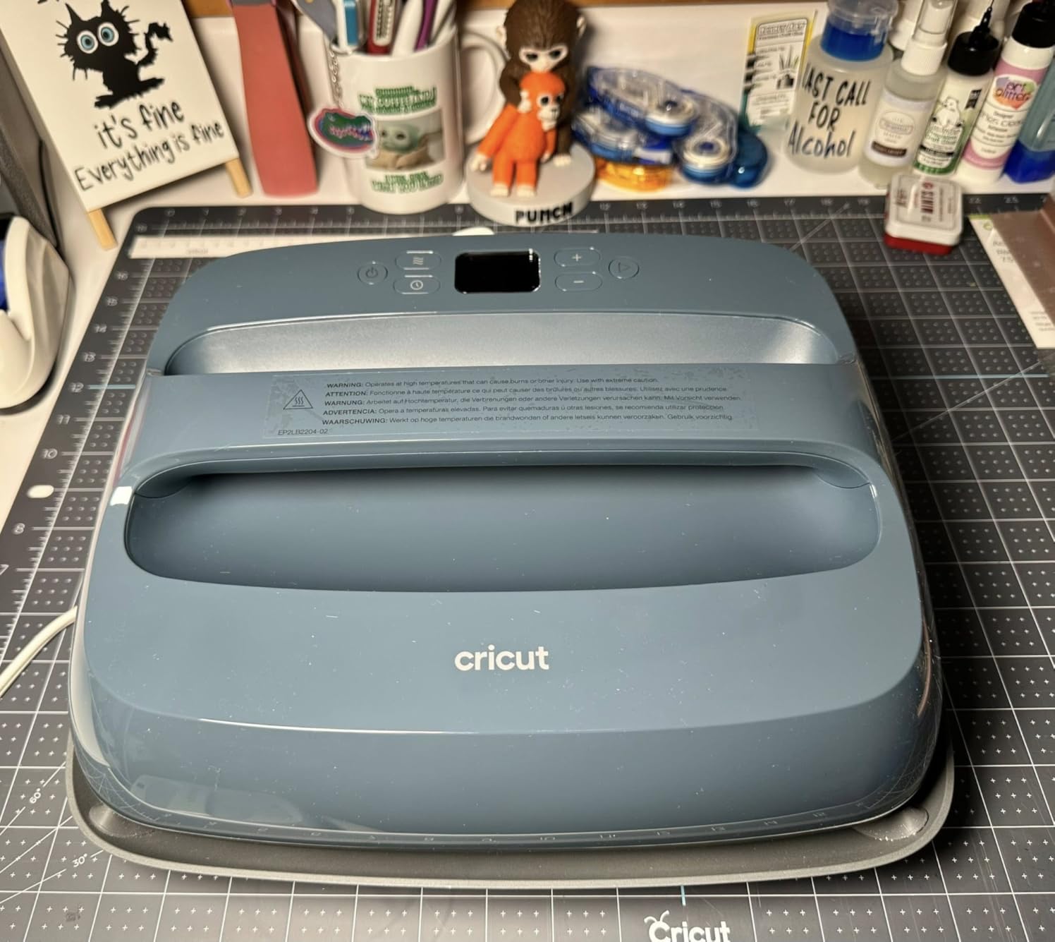 Cricut EasyPress SE Blue - 12 x 10 Heat Press + EasyPress Mat, 12 x 12 | 12 in x 10 in Heat Transfer Machine for T-Shirts, Sweatshirts, Blankets, Pillows, & More - Easy to Use customer photo 2